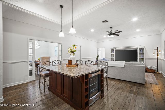 572 Lake Ashley Circle, Melbourne, FL 32904