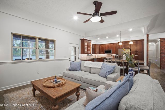 572 Lake Ashley Circle, Melbourne, FL 32904