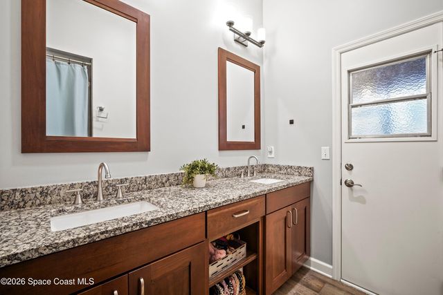 572 Lake Ashley Circle, Melbourne, FL 32904