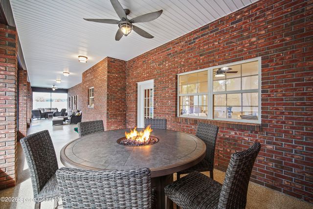 572 Lake Ashley Circle, Melbourne, FL 32904