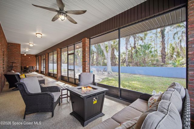 572 Lake Ashley Circle, Melbourne, FL 32904