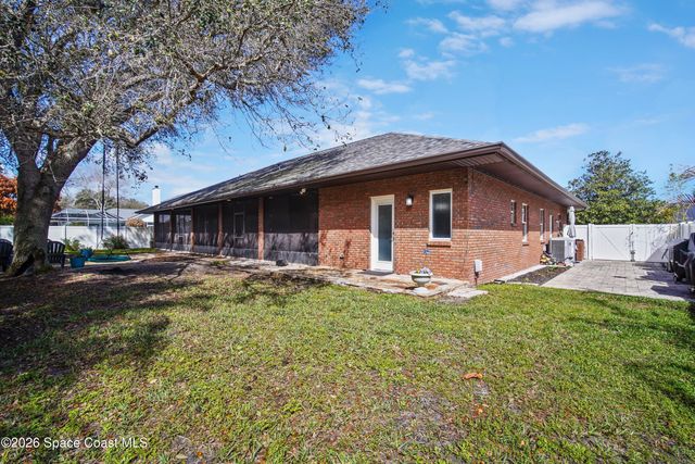 572 Lake Ashley Circle, Melbourne, FL 32904