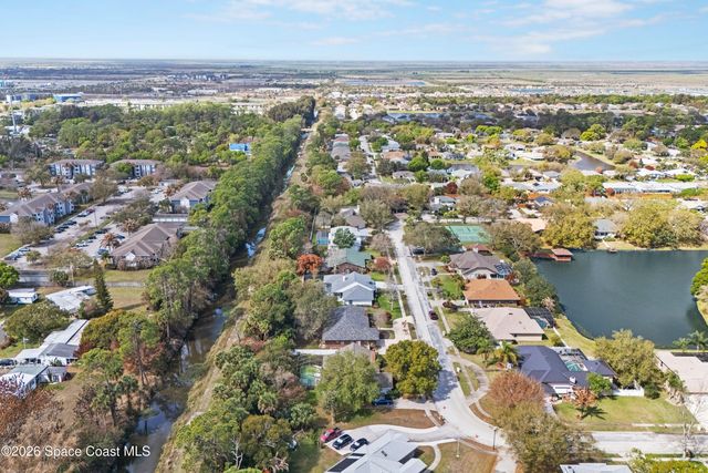 572 Lake Ashley Circle, Melbourne, FL 32904