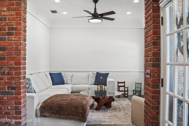 572 Lake Ashley Circle, Melbourne, FL 32904