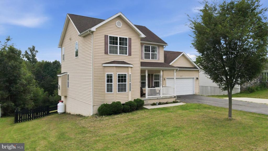 224 PARAGON DR, Bunker Hill, WV 25413