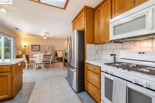 10677 Oak Leaf Ct, Jamestown, CA 95327