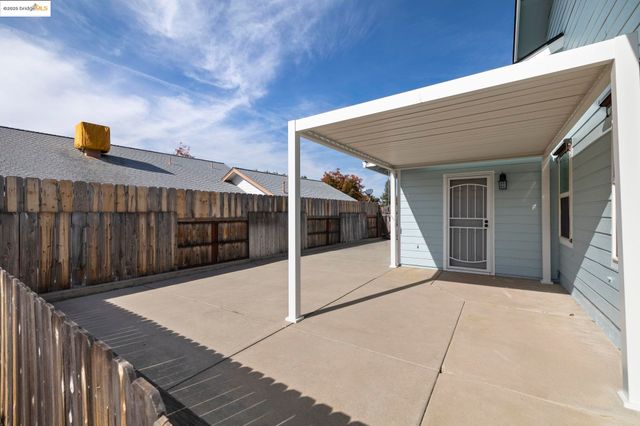 10677 Oak Leaf Ct, Jamestown, CA 95327