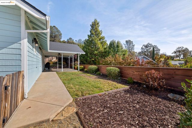 10677 Oak Leaf Ct, Jamestown, CA 95327