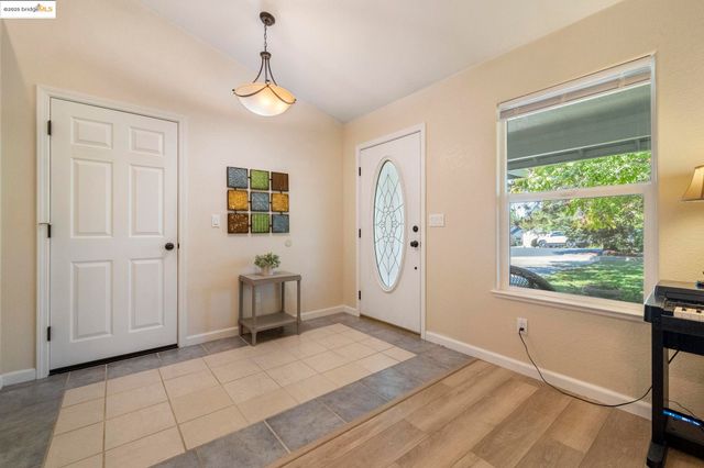 10677 Oak Leaf Ct, Jamestown, CA 95327