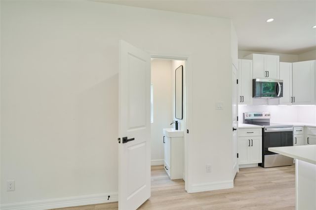 140 Oak Circle, Livingston, TX 77351