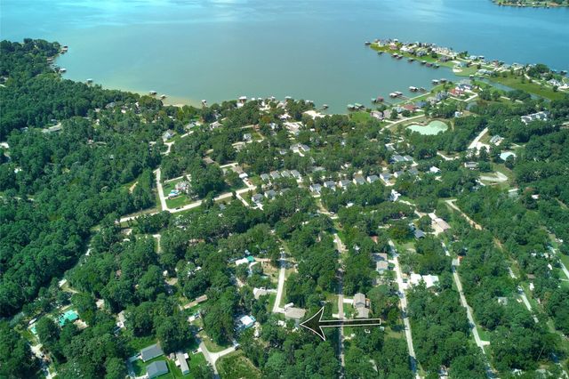 140 Oak Circle, Livingston, TX 77351