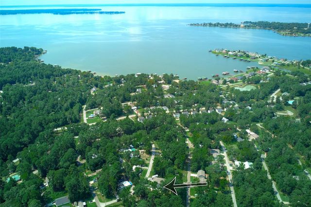 140 Oak Circle, Livingston, TX 77351