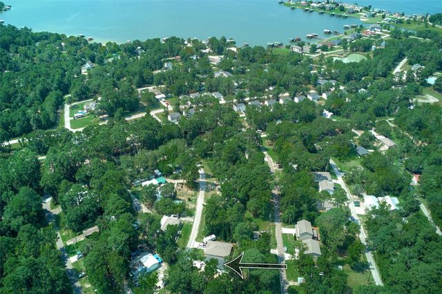 140 Oak Circle, Livingston, TX 77351