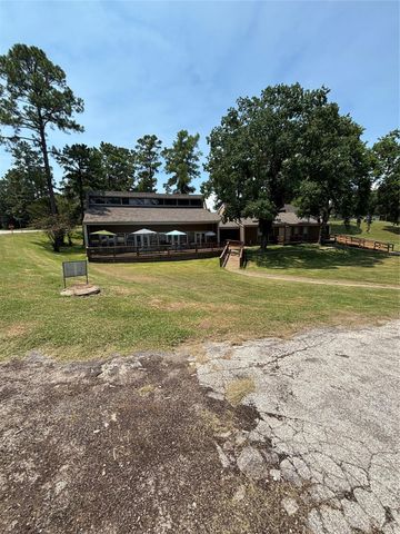 140 Oak Circle, Livingston, TX 77351