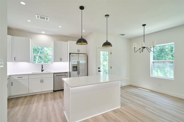 140 Oak Circle, Livingston, TX 77351