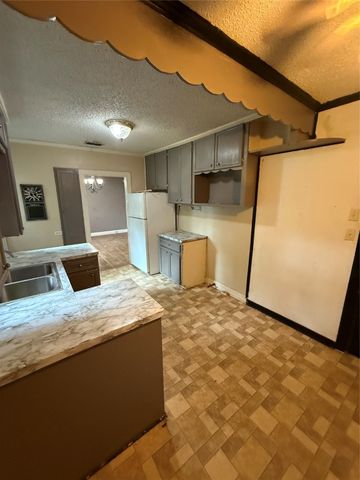 709 Highland Drive, Palestine, TX 75801