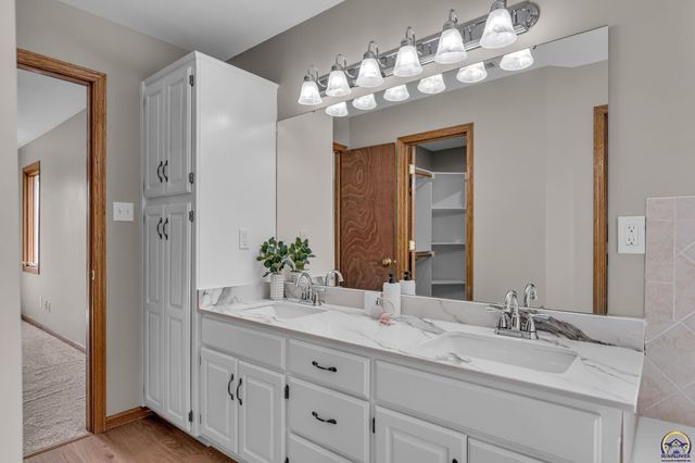 6445 SW 21st Ter, Topeka, KS 66614