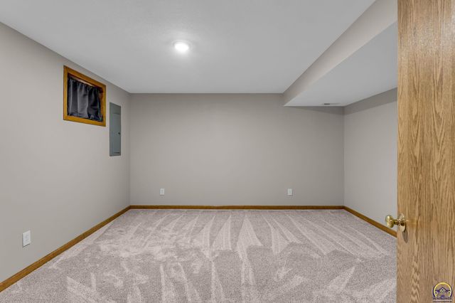 6445 SW 21st Ter, Topeka, KS 66614