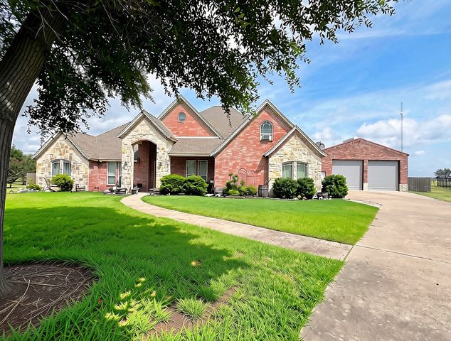 429 Rugged Drive, Red Oak, TX 75154