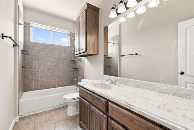 429 Rugged Drive, Red Oak, TX 75154