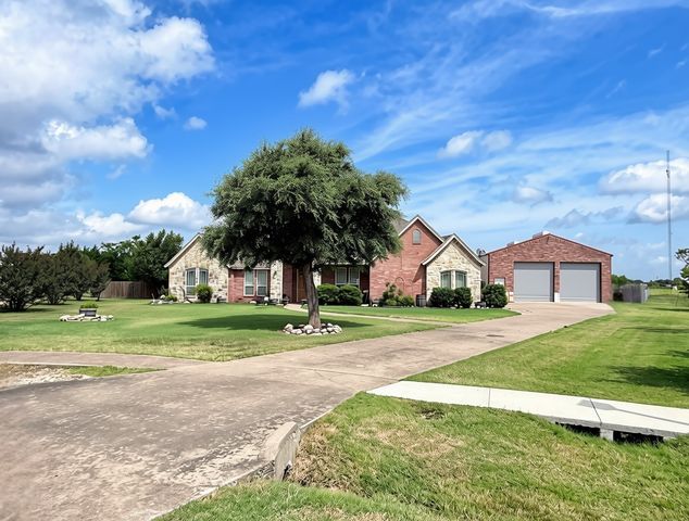 429 Rugged Drive, Red Oak, TX 75154