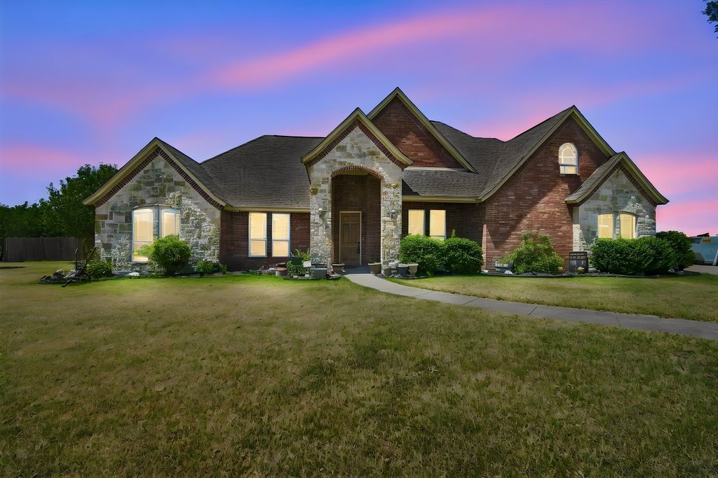 429 Rugged Drive, Red Oak, TX 75154