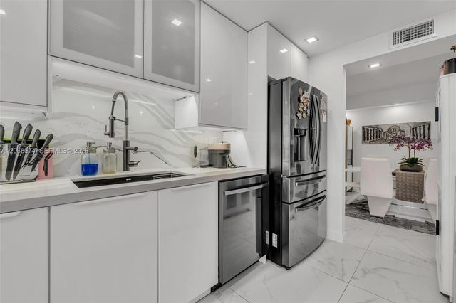 18071 Biscayne Blvd 901, Aventura, FL 33160