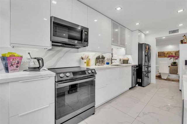 18071 Biscayne Blvd 901, Aventura, FL 33160