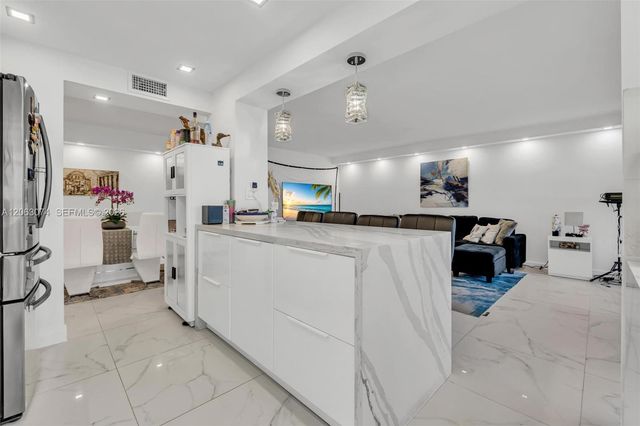 18071 Biscayne Blvd 901, Aventura, FL 33160