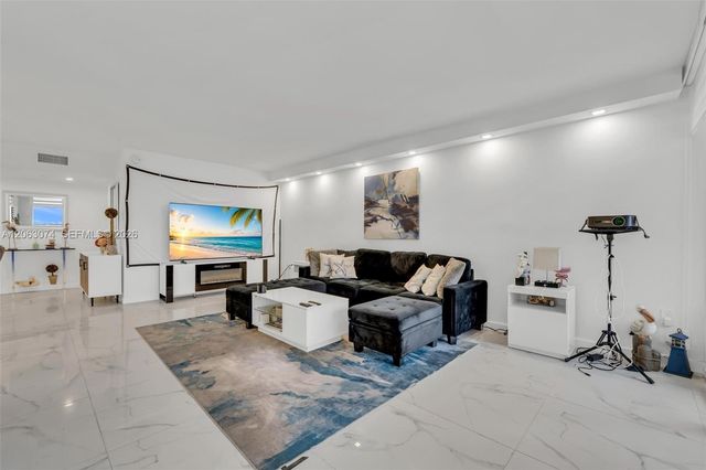 18071 Biscayne Blvd 901, Aventura, FL 33160