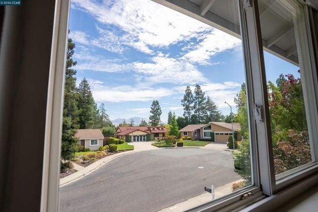 38 Wildwood Ct, Pleasant Hill, CA 94523