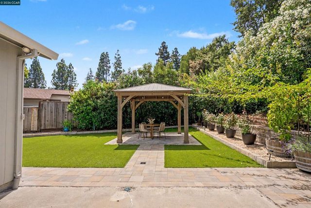 38 Wildwood Ct, Pleasant Hill, CA 94523