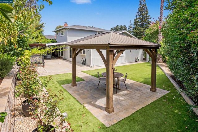 38 Wildwood Ct, Pleasant Hill, CA 94523