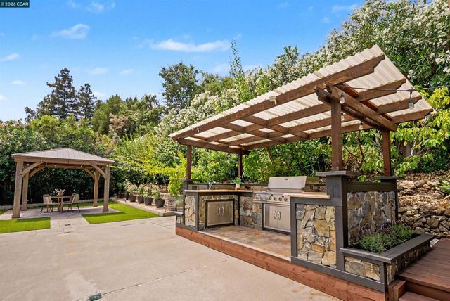 38 Wildwood Ct, Pleasant Hill, CA 94523