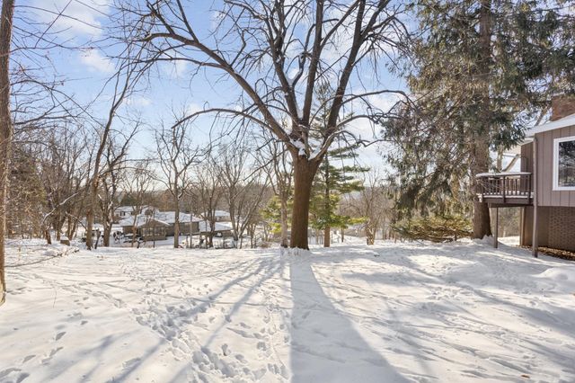 15701 Oak Ridge Road, Eden Prairie, MN 55346