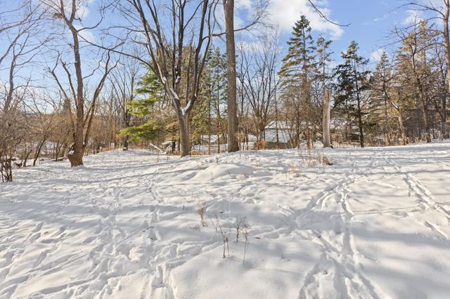 15701 Oak Ridge Road, Eden Prairie, MN 55346