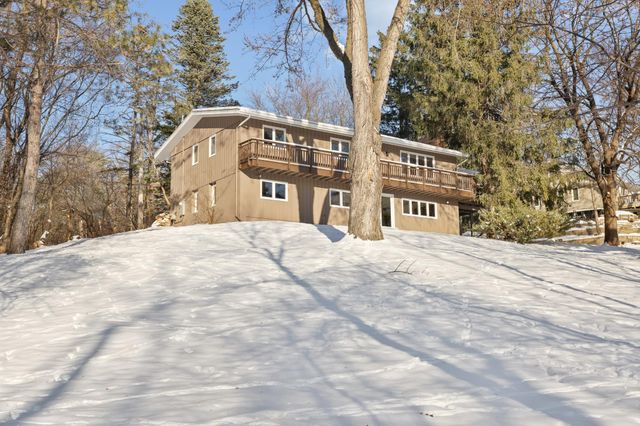 15701 Oak Ridge Road, Eden Prairie, MN 55346