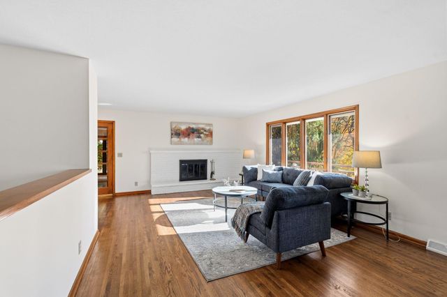 15701 Oak Ridge Road, Eden Prairie, MN 55346