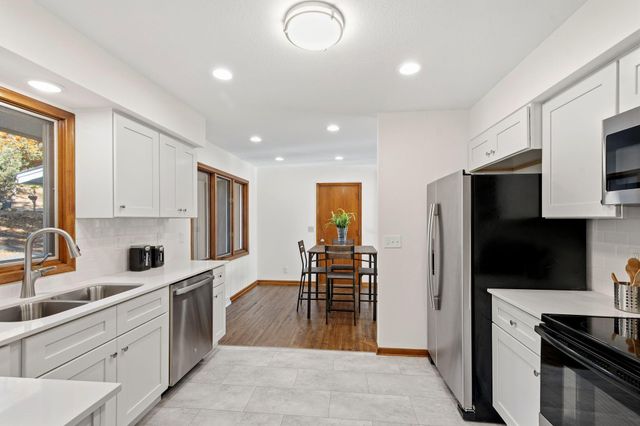 15701 Oak Ridge Road, Eden Prairie, MN 55346