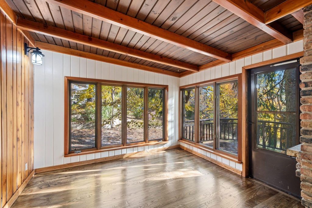 15701 Oak Ridge Road, Eden Prairie, MN 55346