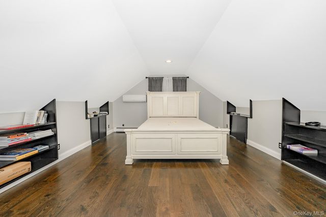 264 W End Avenue, Massapequa, NY 11758