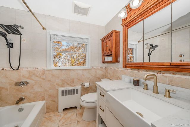 264 W End Avenue, Massapequa, NY 11758