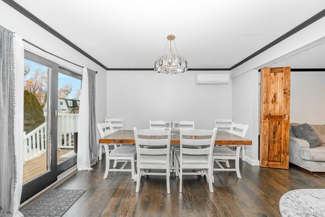 264 W End Avenue, Massapequa, NY 11758