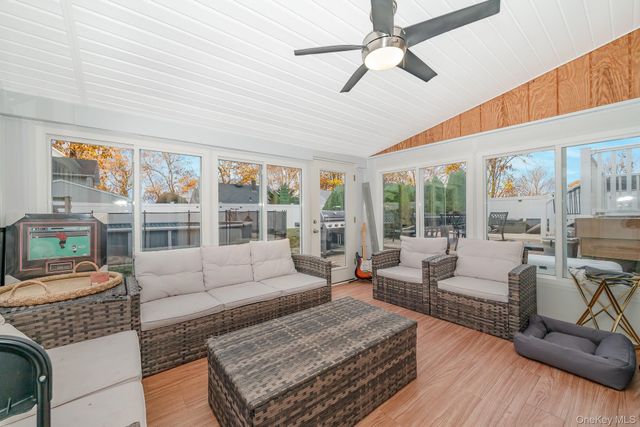 264 W End Avenue, Massapequa, NY 11758