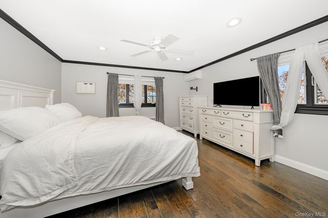 264 W End Avenue, Massapequa, NY 11758