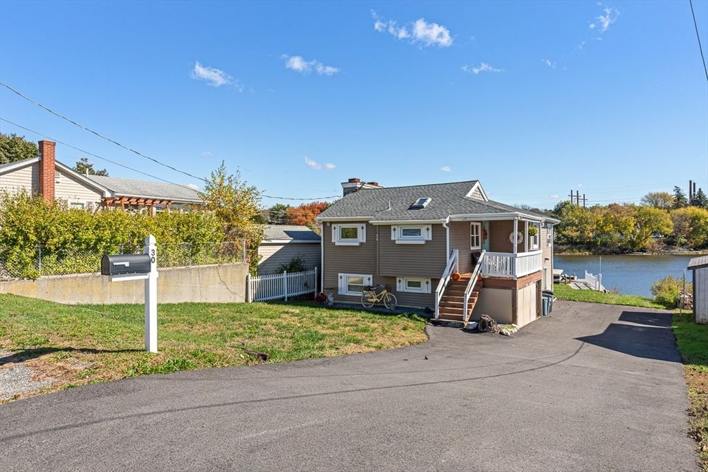 30 Front St, Swansea, MA 02777