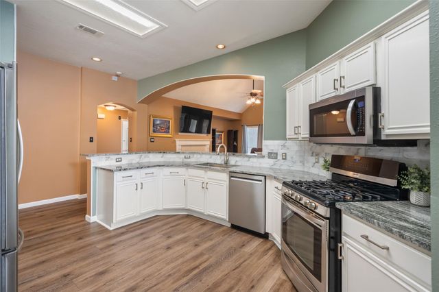 2826 Foxden Drive, Pearland, TX 77584