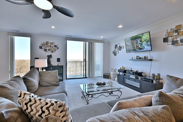 190 S Wood Dale Road 902, Wood Dale, IL 60191