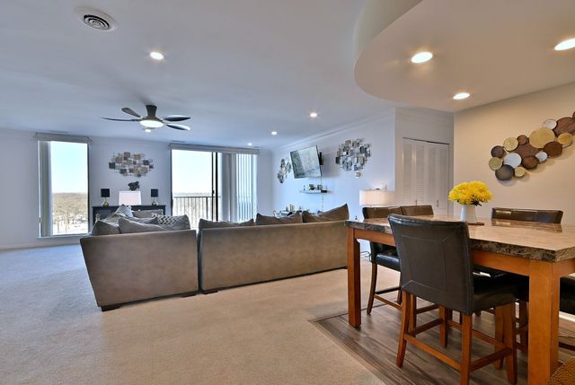 190 S Wood Dale Road 902, Wood Dale, IL 60191