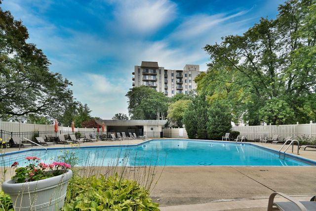 190 S Wood Dale Road 902, Wood Dale, IL 60191